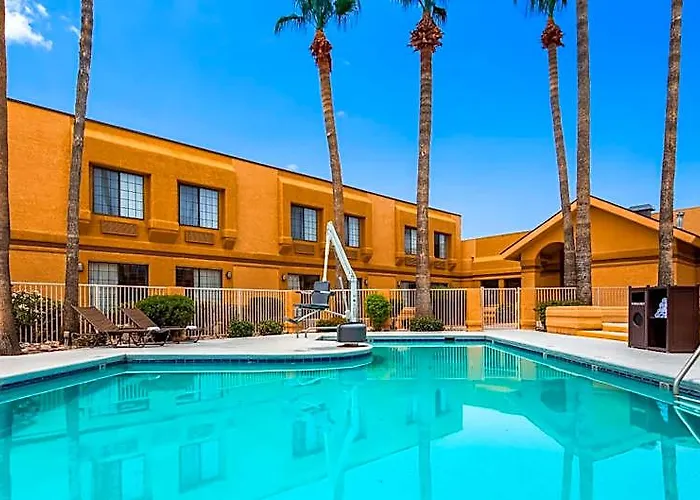 Western Valley Hotel 4*